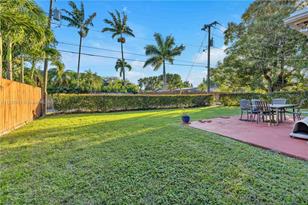 1328 Dewey St, Hollywood FL  33019-2206 exterior