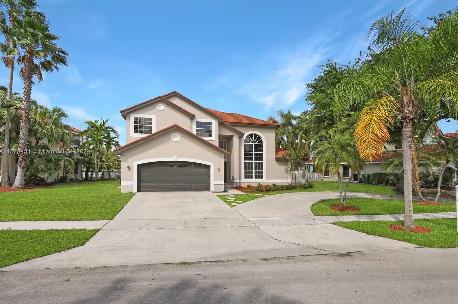 704 Nw 177th Ave, Hollywood, FL 33029