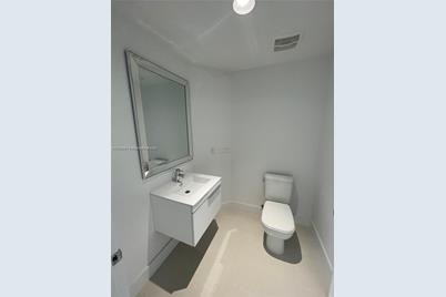 [Address not provided], North Miami Beach, FL 33160 - Photo 26