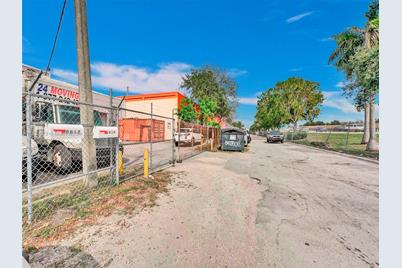 10812 NW 6th Ct, Miami, FL 33168 - Photo 2