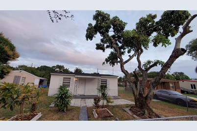 524 NW 21st Ave - Photo 1