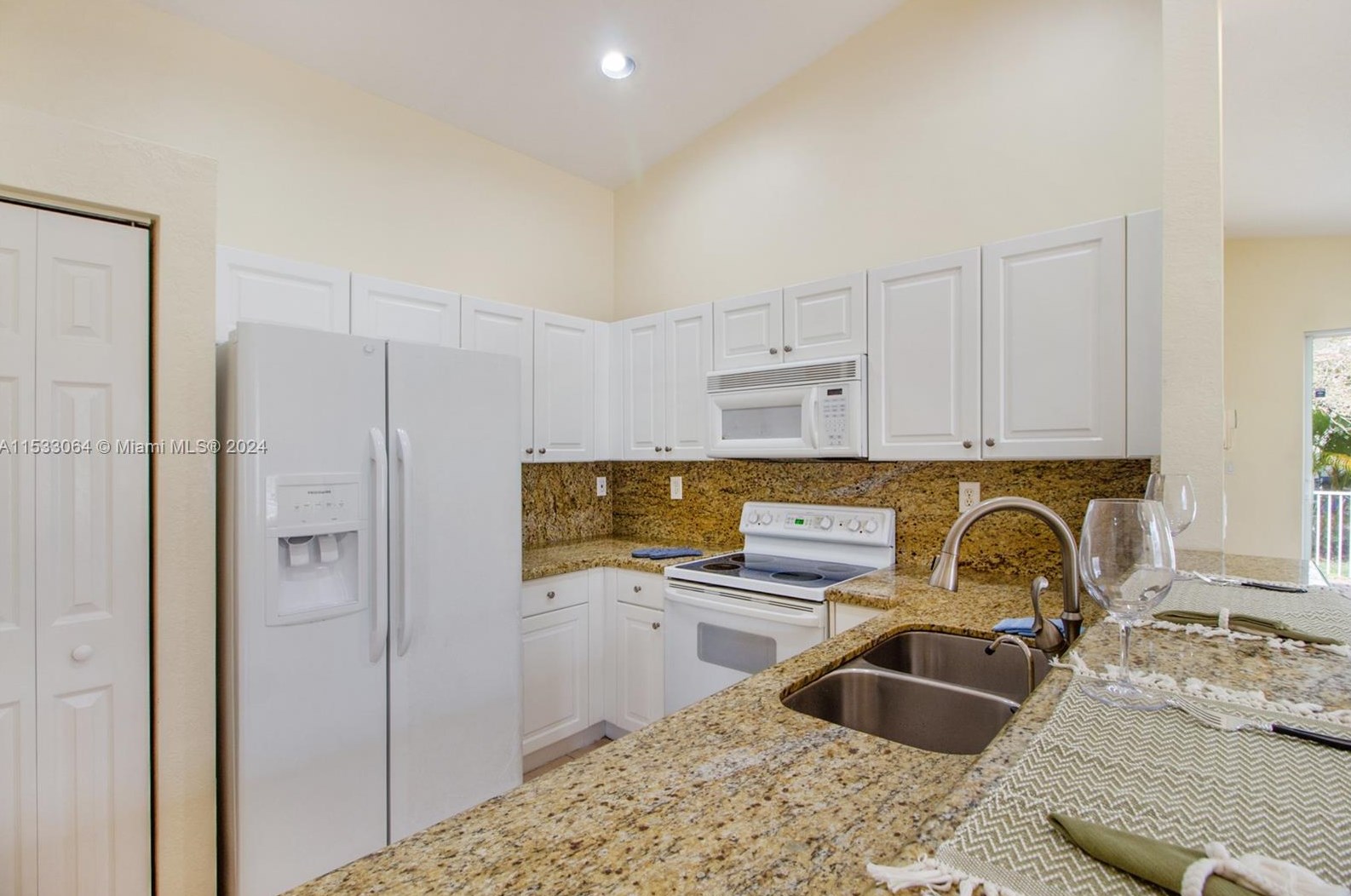 18703 Sw 26th St, Hollywood, FL 33029