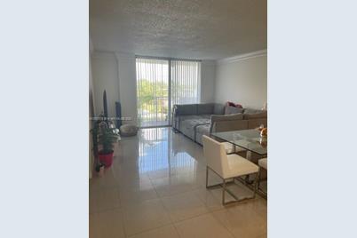 2020 NE 135th St #303, North Miami, FL 33181 - Photo 1