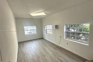 559 E 15th St, Hialeah, FL 33010