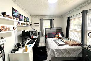 559 E 15th St - Photo 8