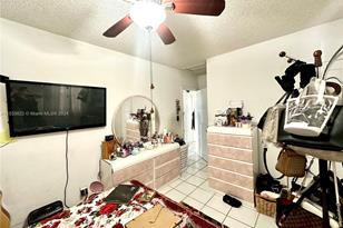 559 E 15th St - Photo 6