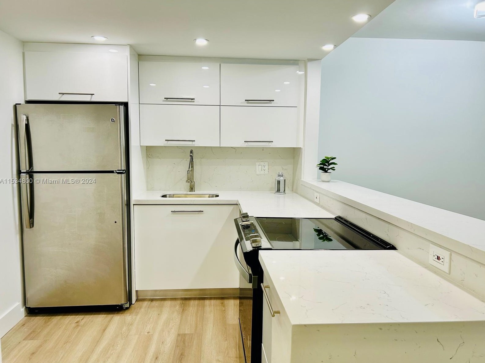 1101 Hillcrest Ct #206, Hollywood, FL 33021