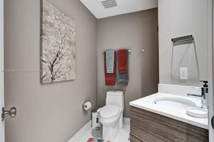 121 NE 34th St, Miami, FL 33137 - Photo 56