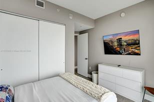 121 NE 34th St, Miami, FL 33137 - Photo 54