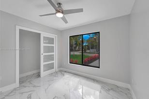 4702 NW 10th Ave - Photo 4