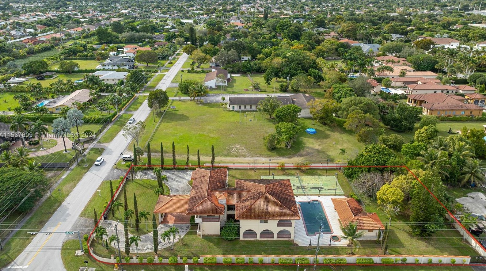 10201 64th St, Miami, FL 33173-2808