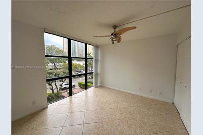 17021 N Bay Rd #320-4, Sunny Isles Beach, FL 33160 - Photo 8