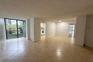 17021 N Bay Rd, Sunny Isles Beach, FL 33160 - Photo 4