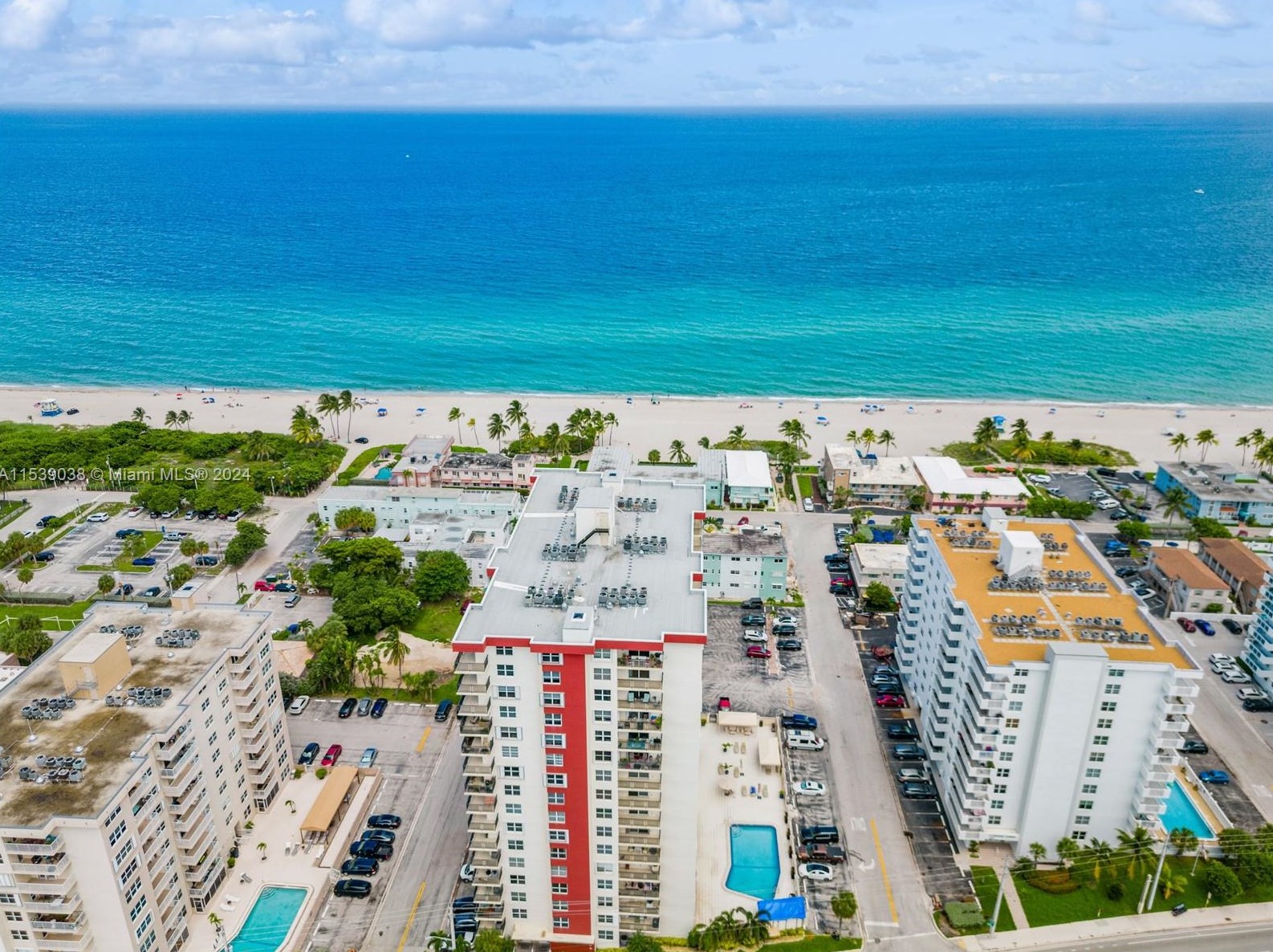 1401 Ocean Dr, Hollywood FL  33019-2379 exterior