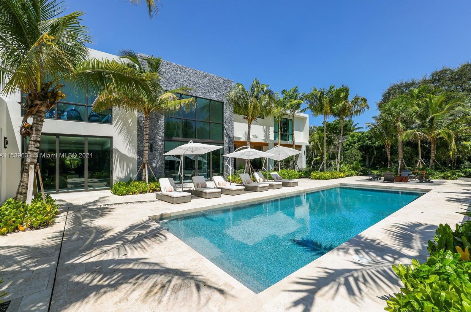 5840 Moss Ranch Rd, Miami, FL 33156-5635
