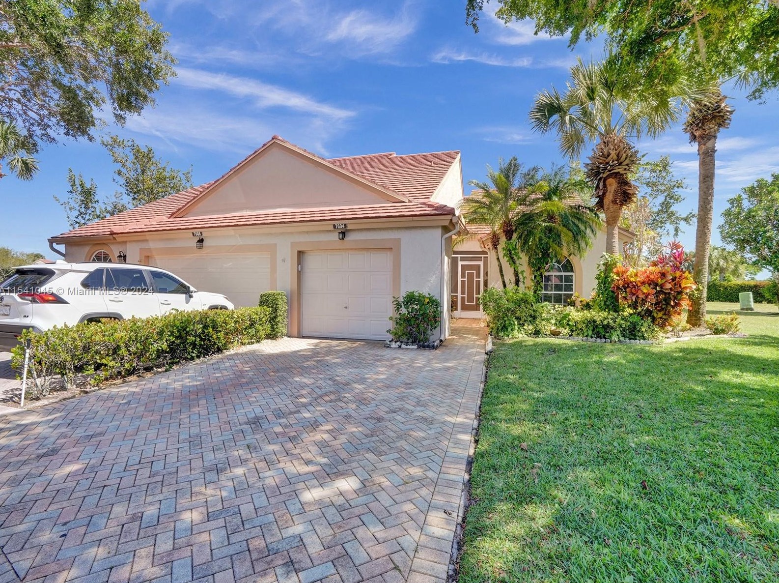 7694 Coral Lake Dr, Delray Beach, FL 33446-3366
