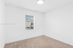 823 SE 18th St - Photo 8