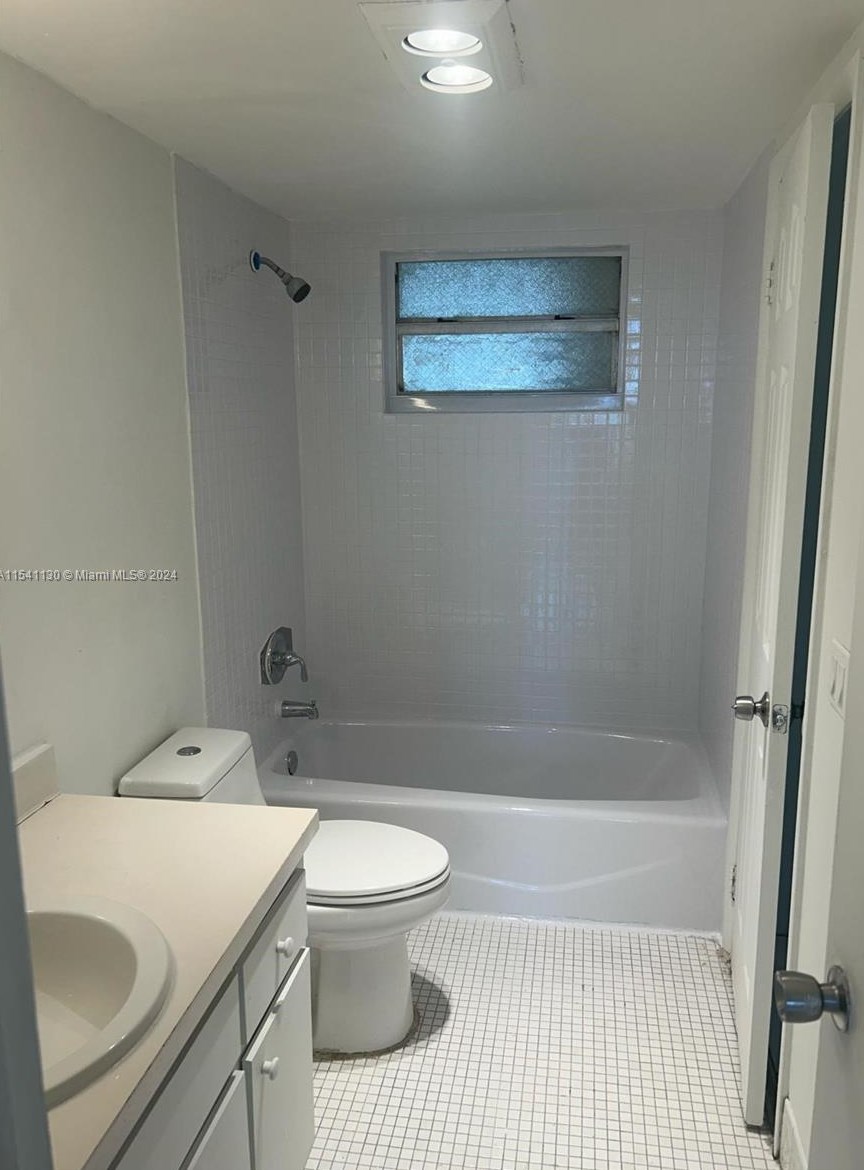 15600 7th Ave, Miami FL 33169-6202 exterior