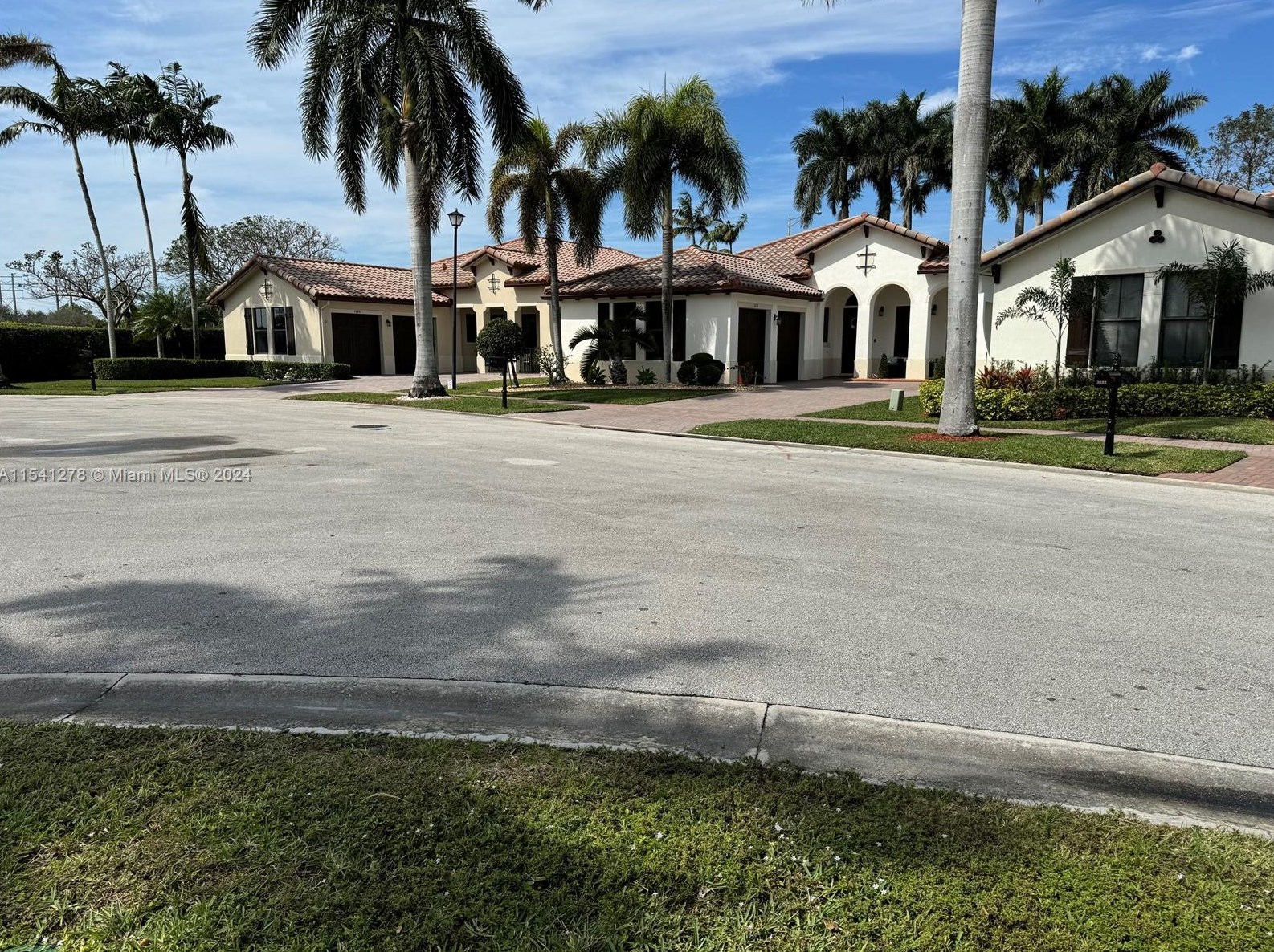 3614 85th Ter, Hollywood, FL 33024-5100