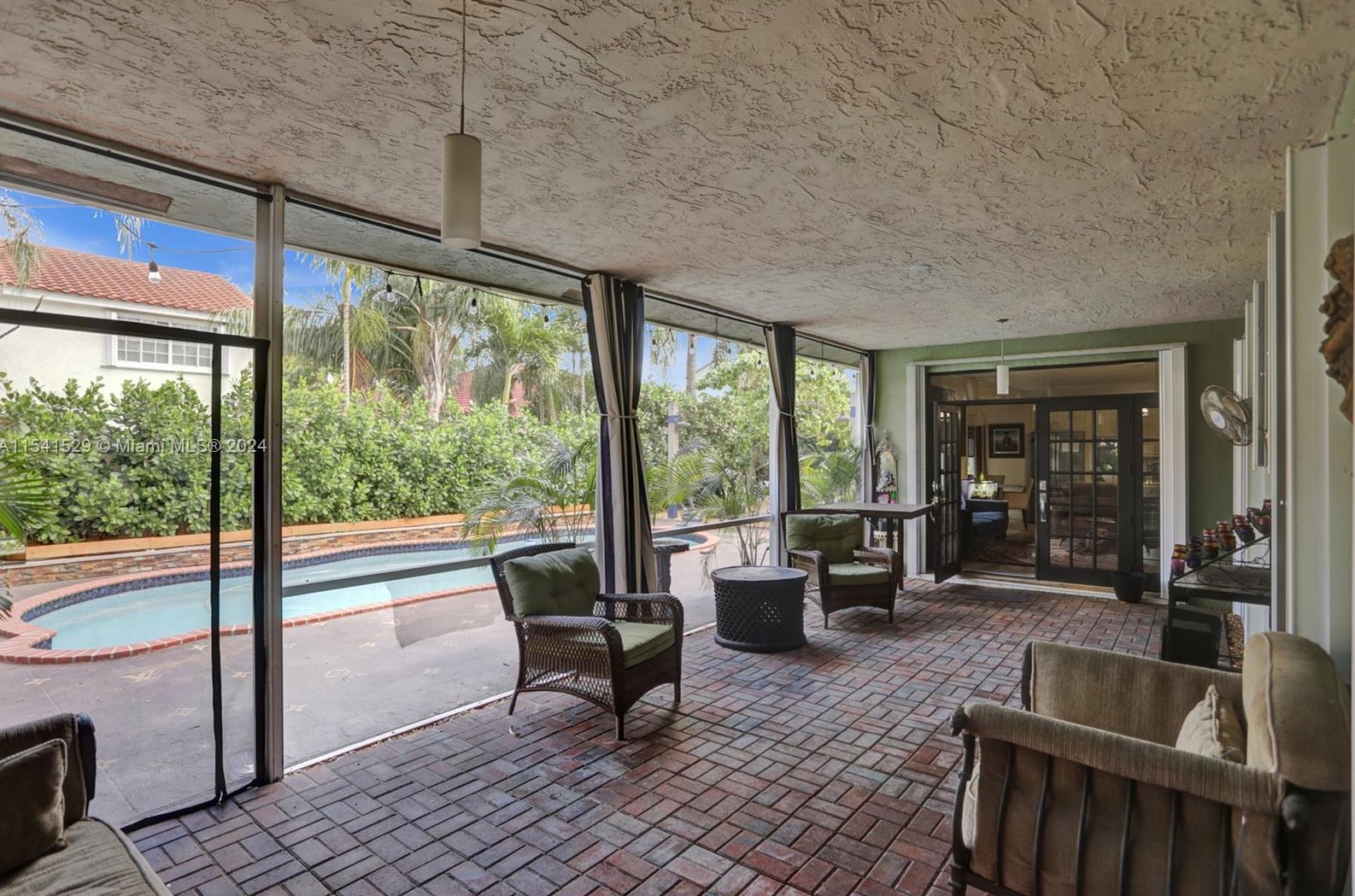 11011 161 Pl, Miami FL 33196-4272 exterior