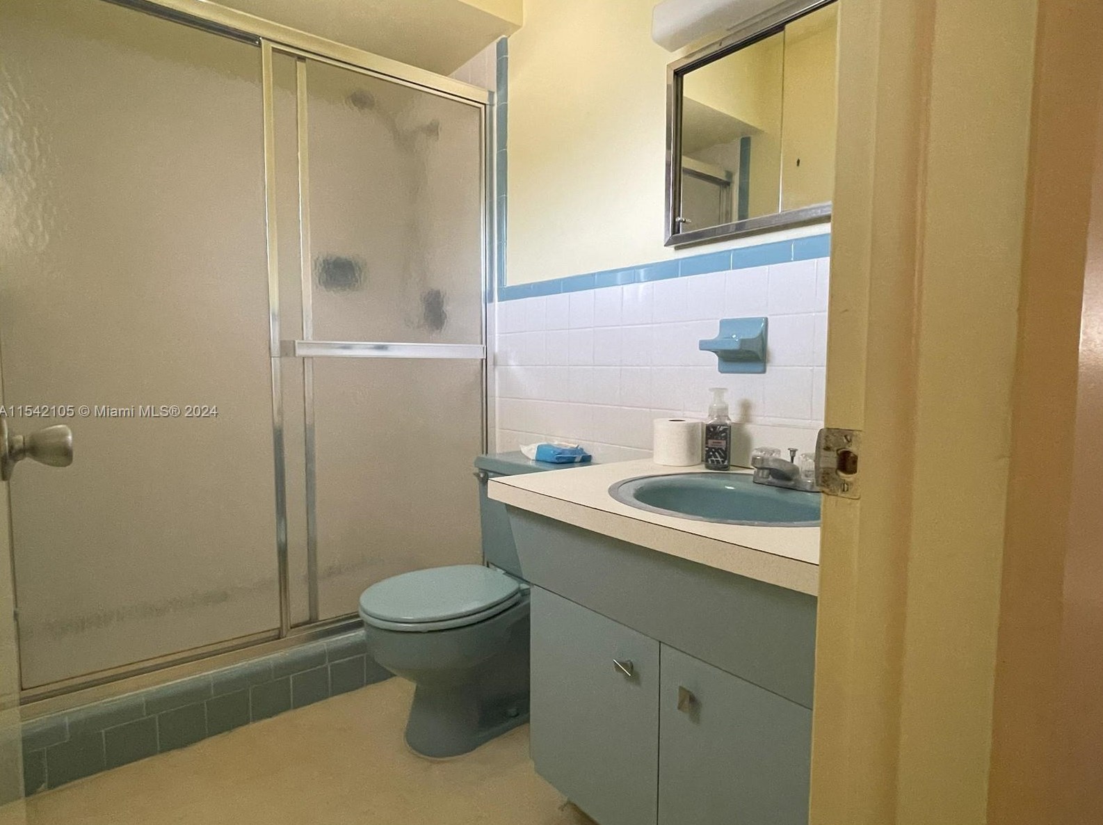 3847 Circle Dr, Hollywood FL  33021-7466 exterior