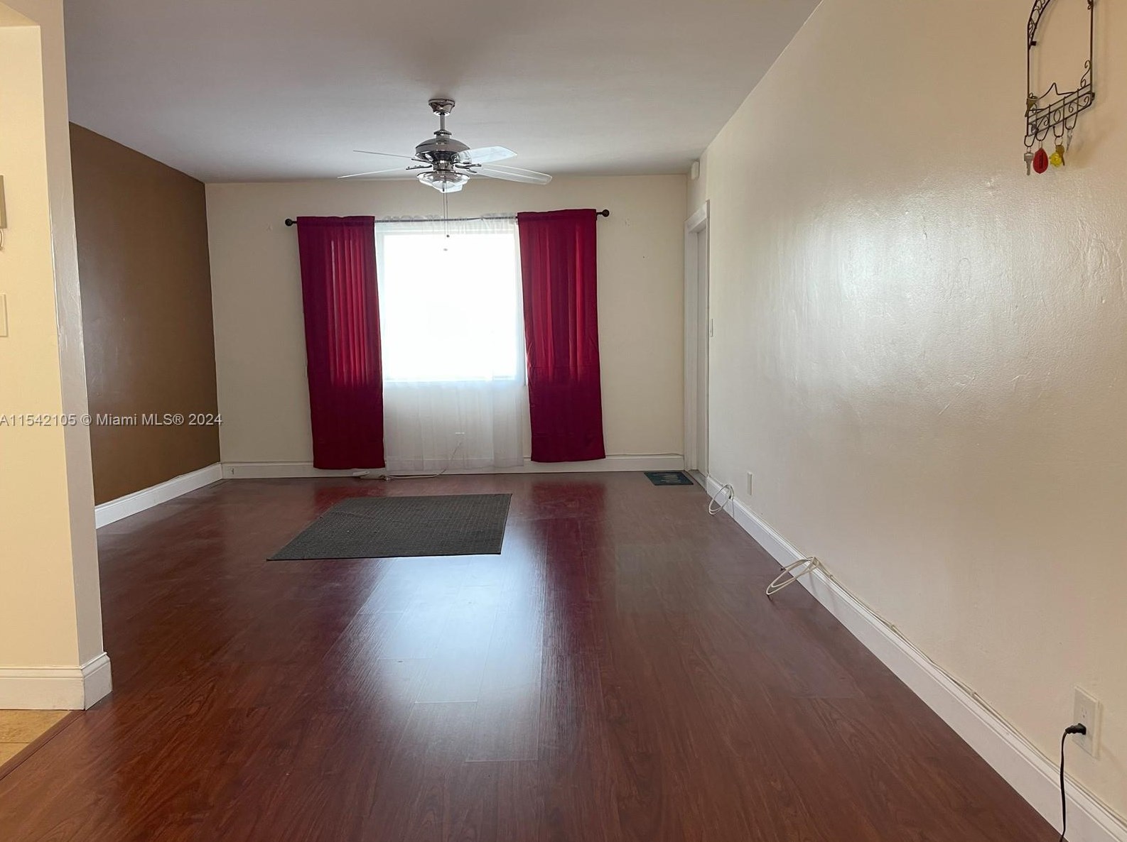3847 Circle Dr, Hollywood, FL 33021-7466