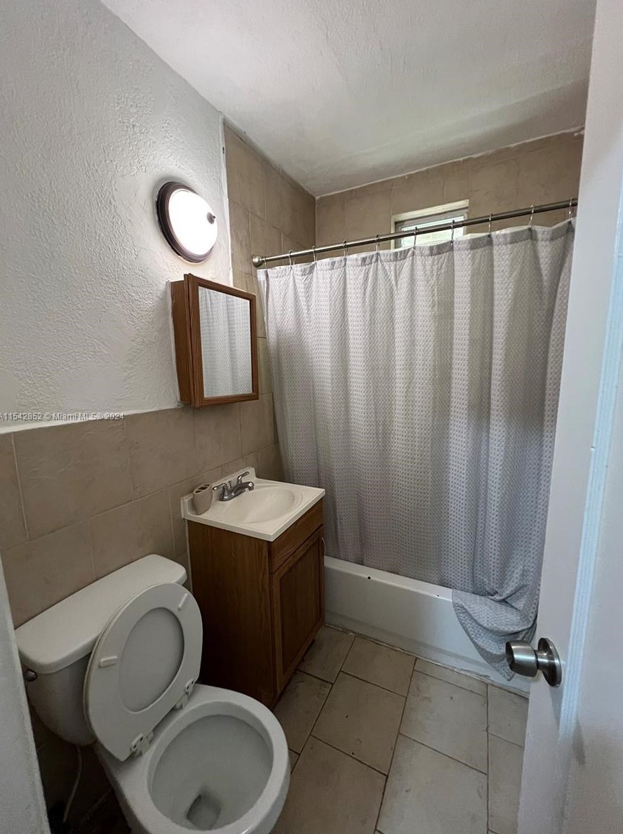 7920 Harding Ave, Miami FL 33141-1617 exterior