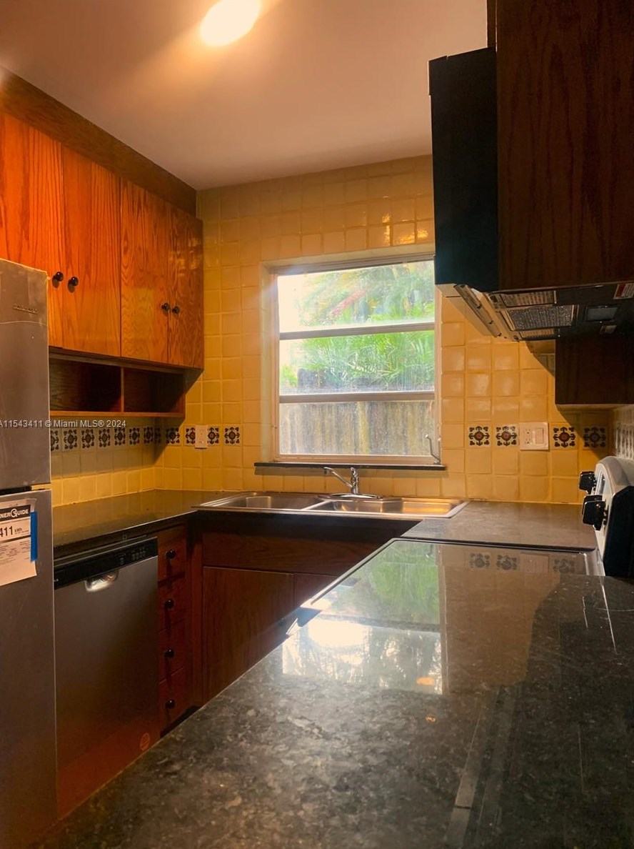 3071 Day Ave, Miami FL  33133-5158 exterior