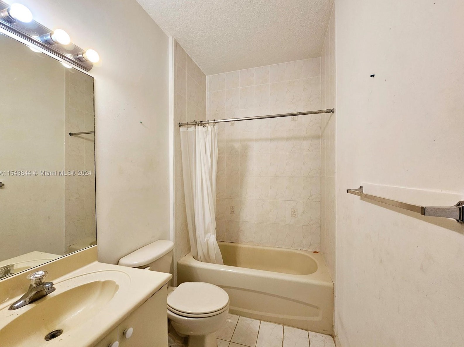 10651 7th St, Hollywood FL  33025-6915 exterior