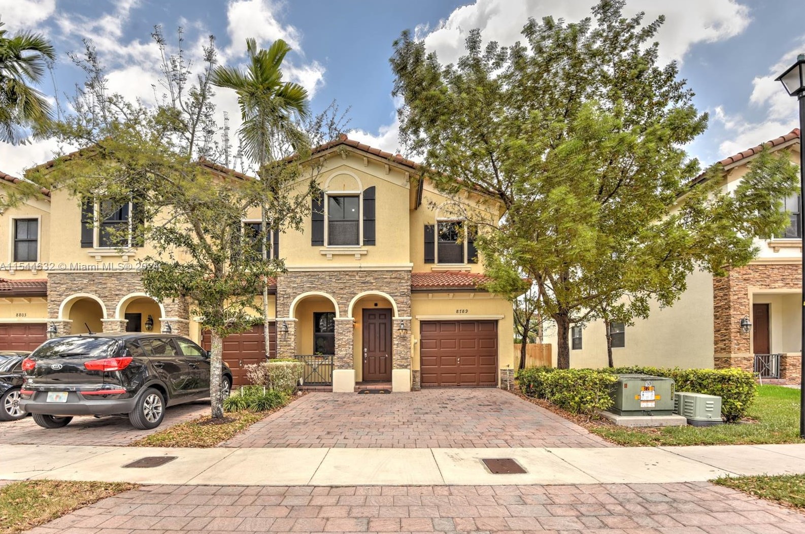 8789 98th Ave, Miami, FL 33178-2583