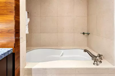 6801 Collins Ave #1206, Miami Beach, FL 33141 - Photo 32