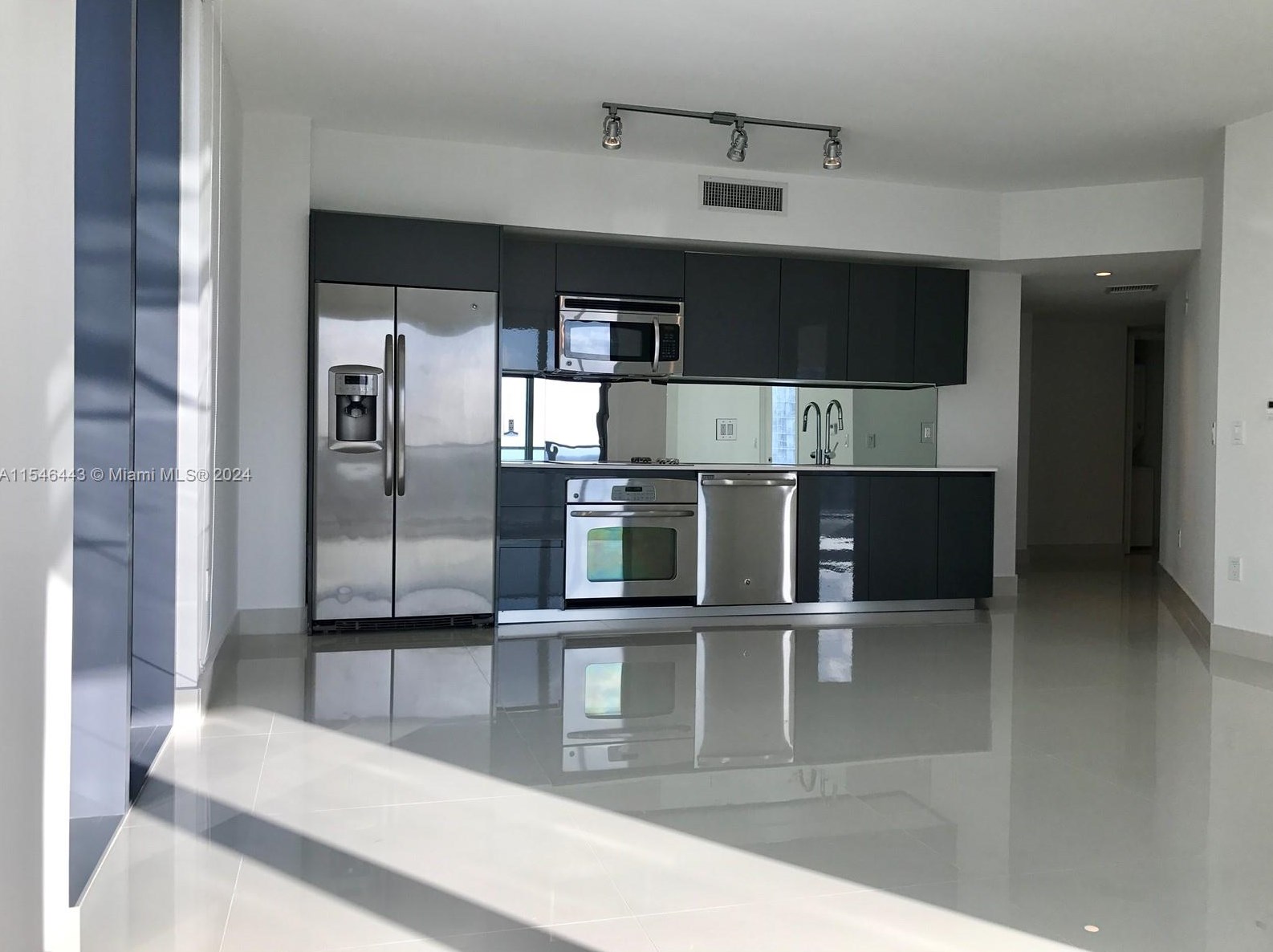 31 Se 6th St Apt 2402, Miami, FL 33131