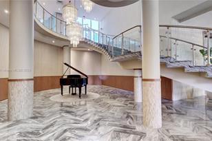 5401 Collins Ave - Photo 4