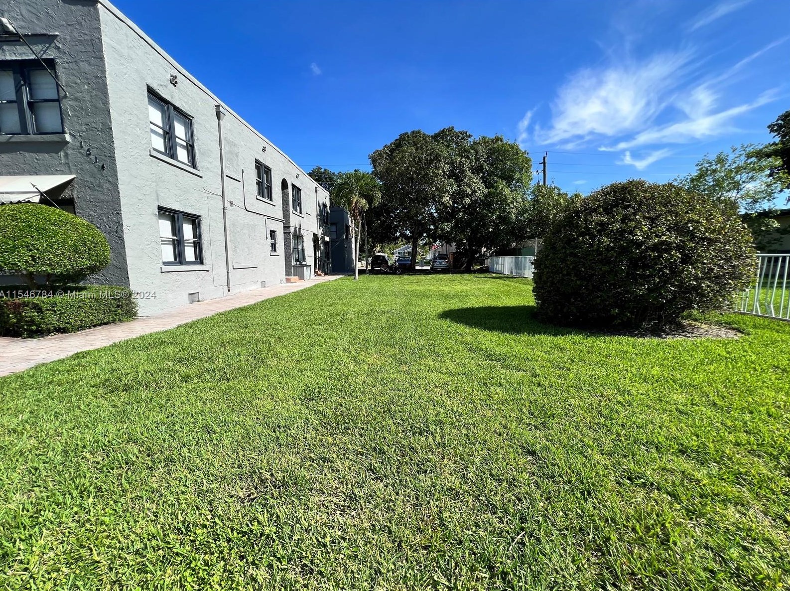 1614 Harrison St, Hollywood FL  33020-6806 exterior