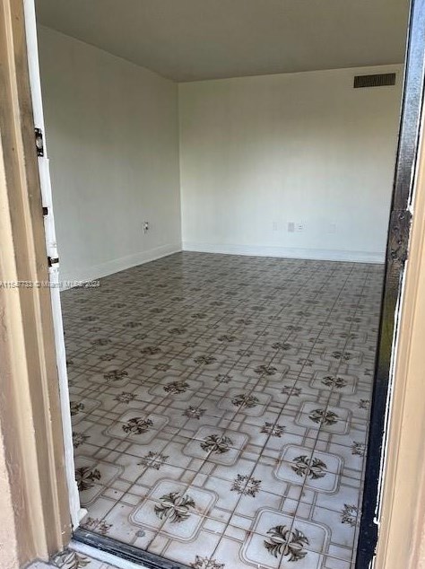 6575 W 4th Ave #209, Hialeah, FL 33012