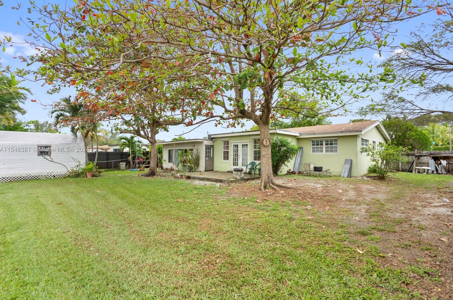 2560 207 Ter, Miami FL 33179-2020 exterior