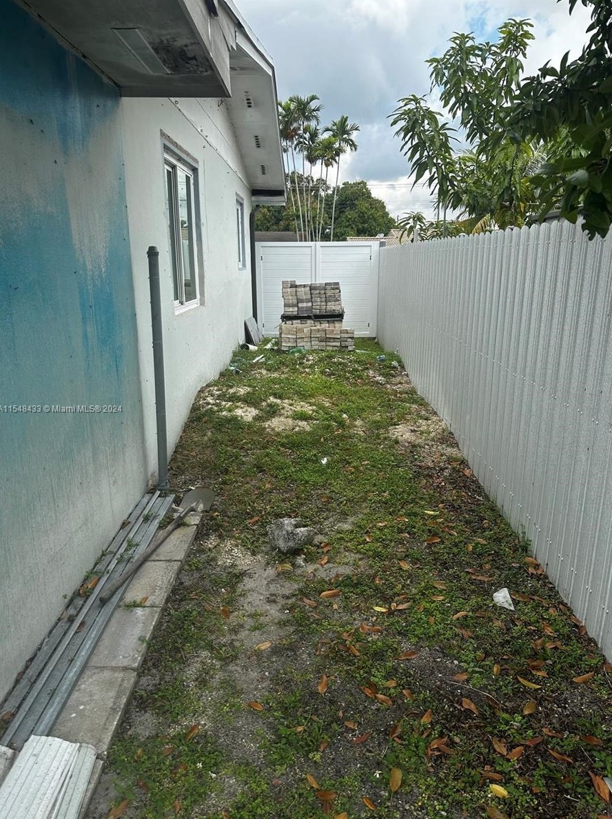 630 50 Pl, Hialeah FL  33012-3614 exterior