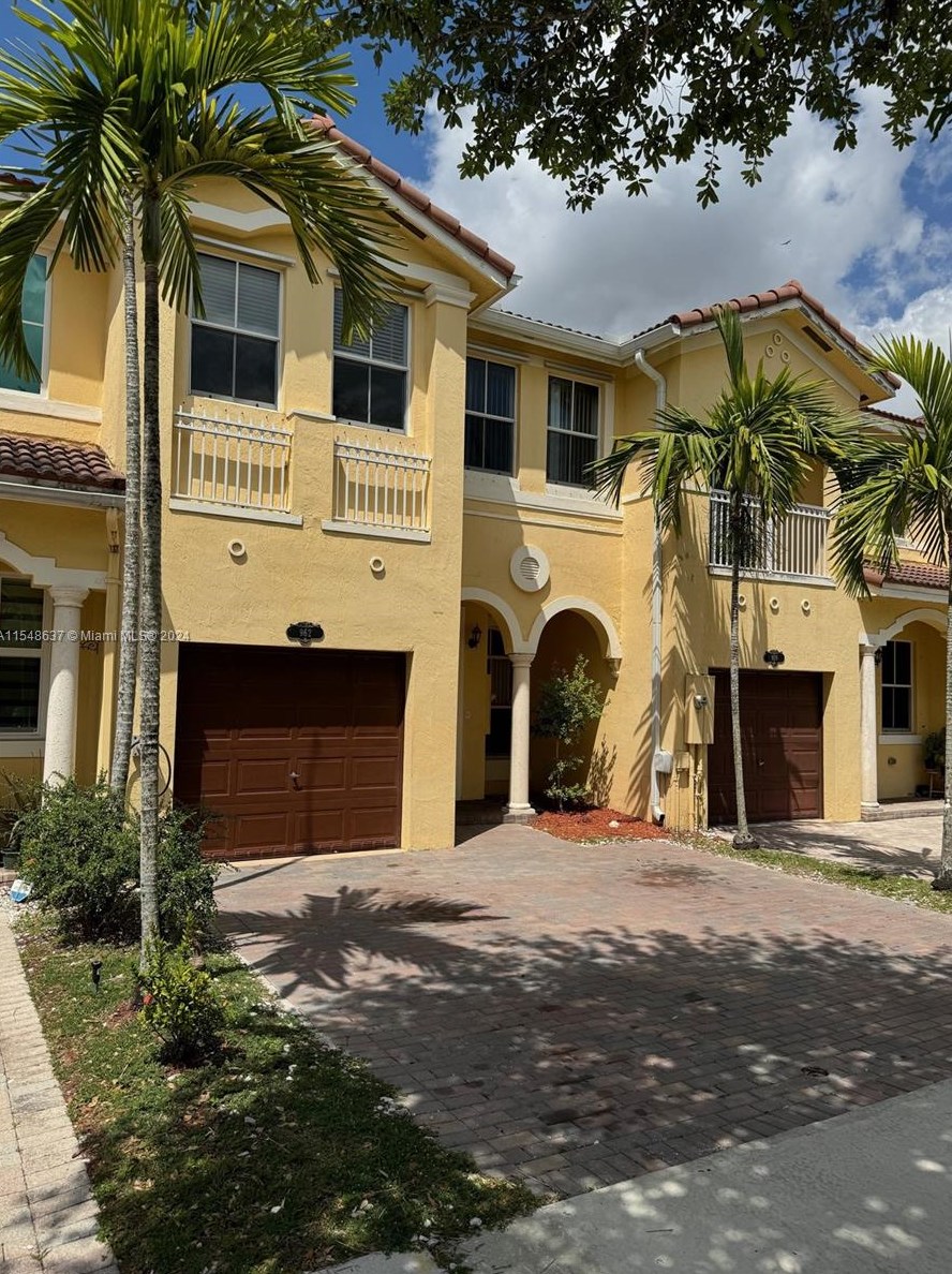 962 Sw 151st Pl, Miami, FL 33194