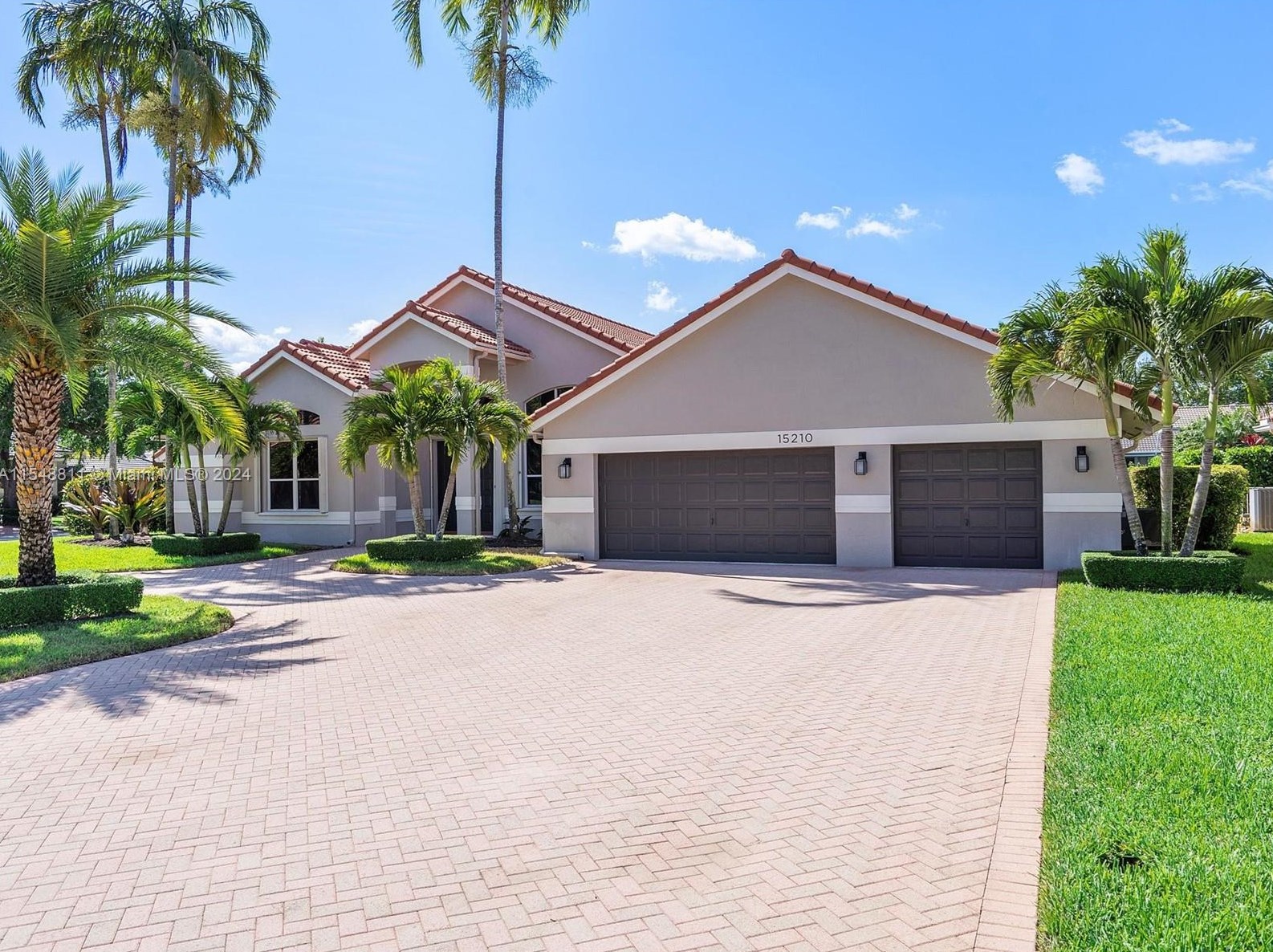 15210 N Laurel Ln N, Hollywood, FL 33027