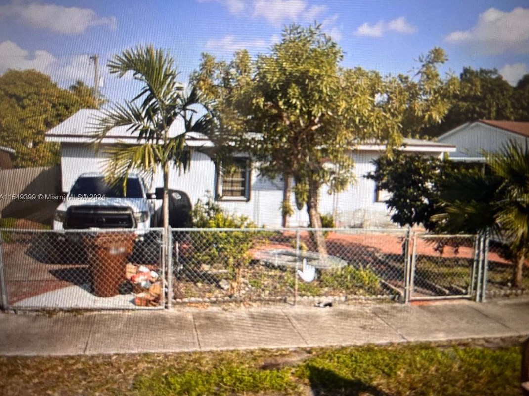 625 28th St, Hialeah, FL 33010-1217