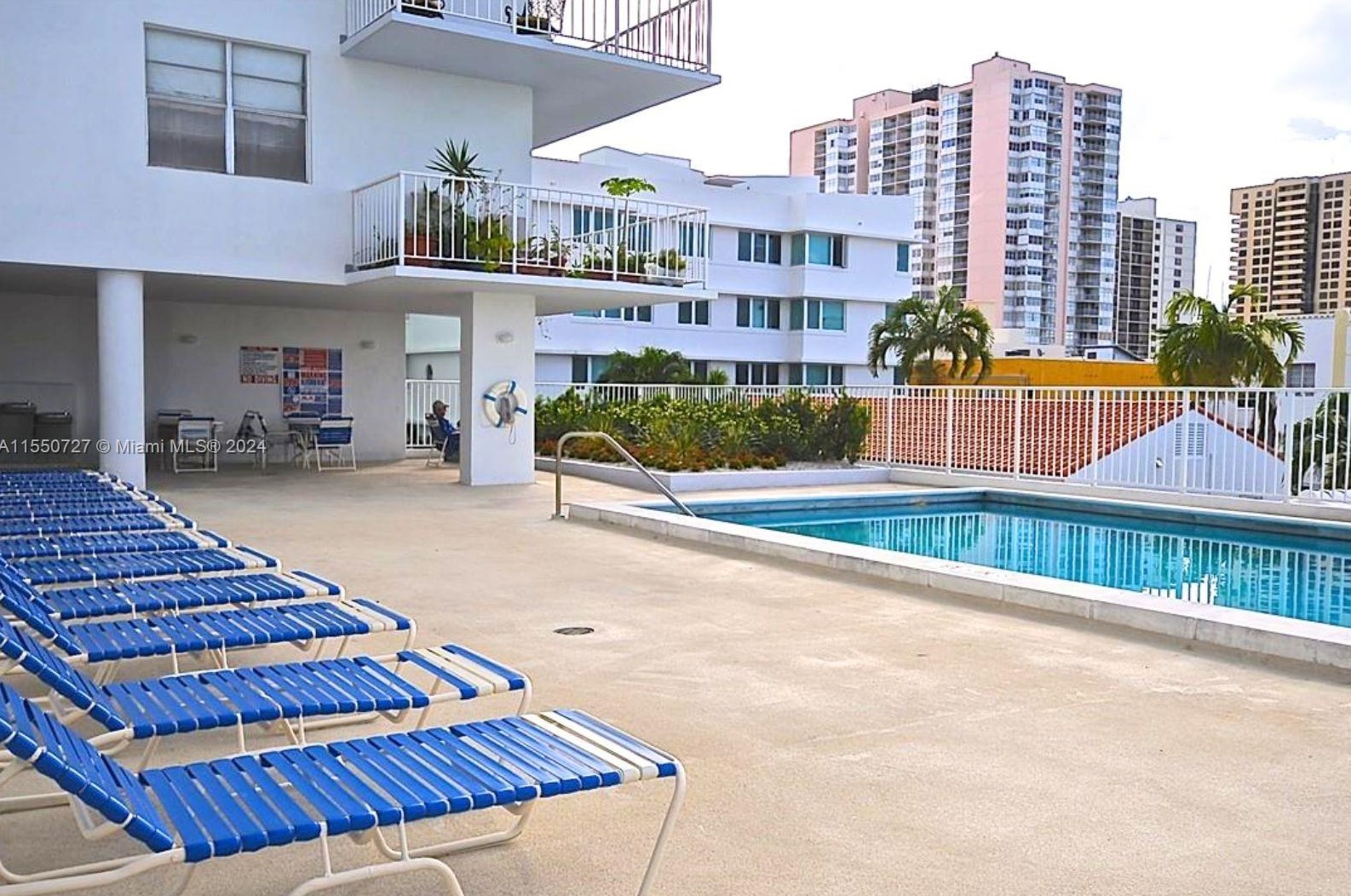 2829 Indian Creek Dr, Miami Beach FL  33140-4753 exterior