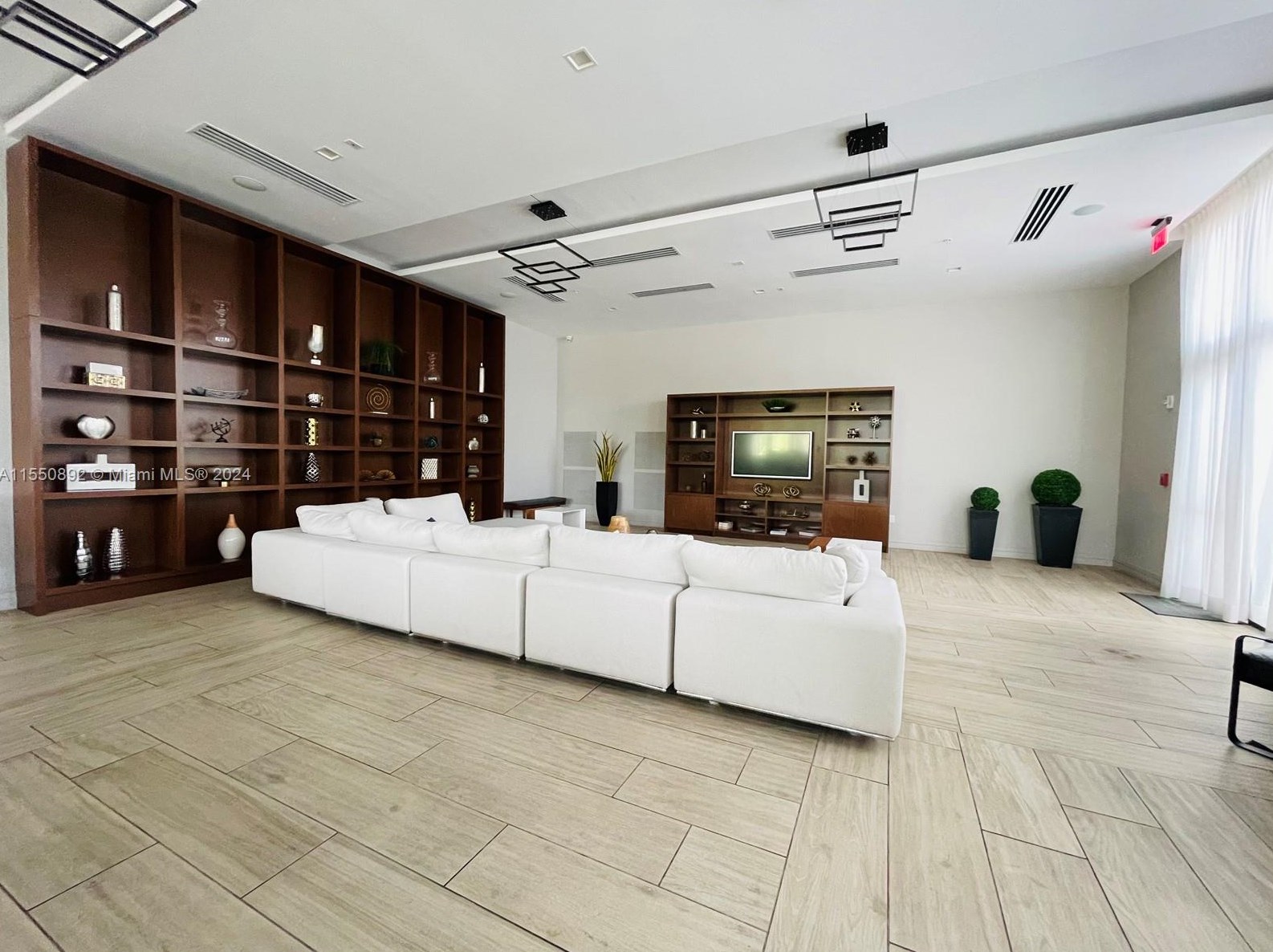 8045 104th Ave, Miami FL 33178-2659 exterior