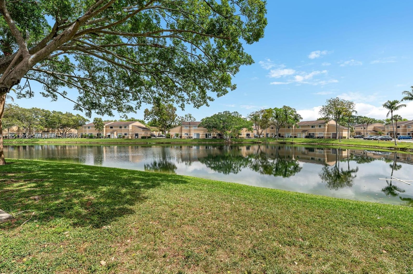 351 Palm Way #106, Hollywood, FL 33025