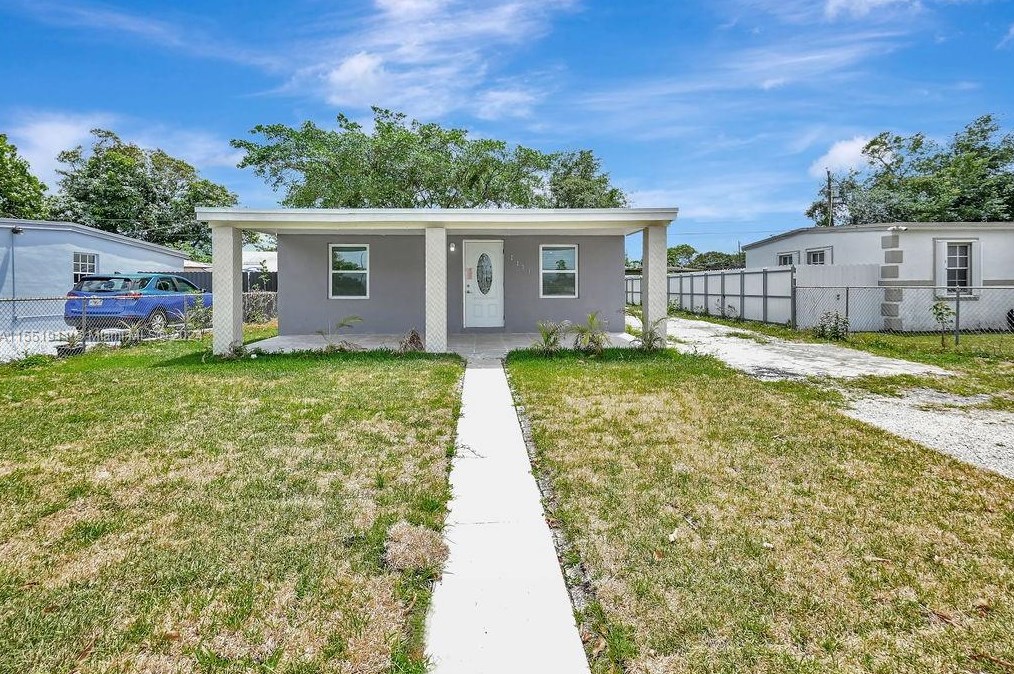 2370 Service Rd, Miami, FL 33054-3756