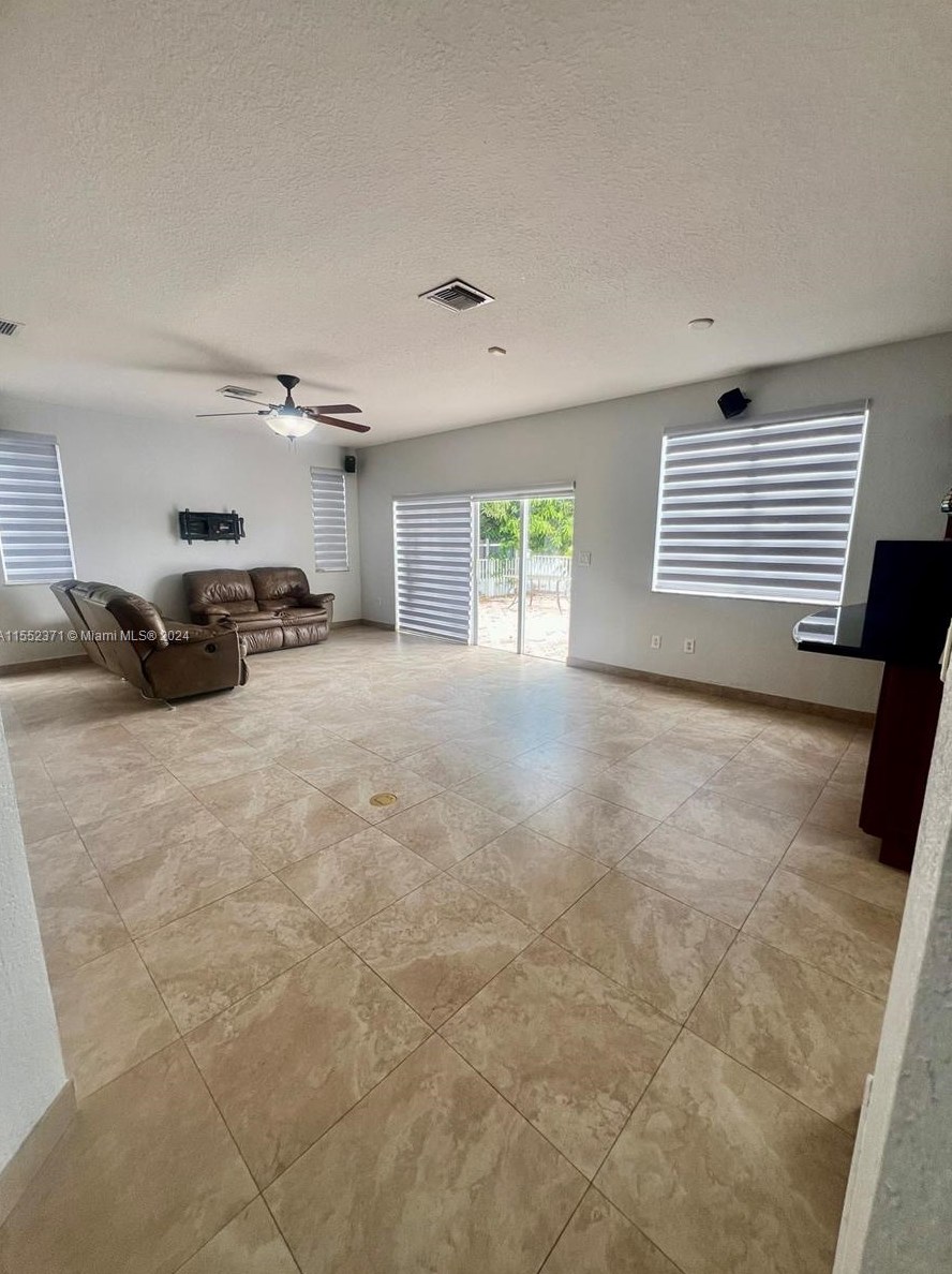 15272 11th St, Miami, FL 33194-2685