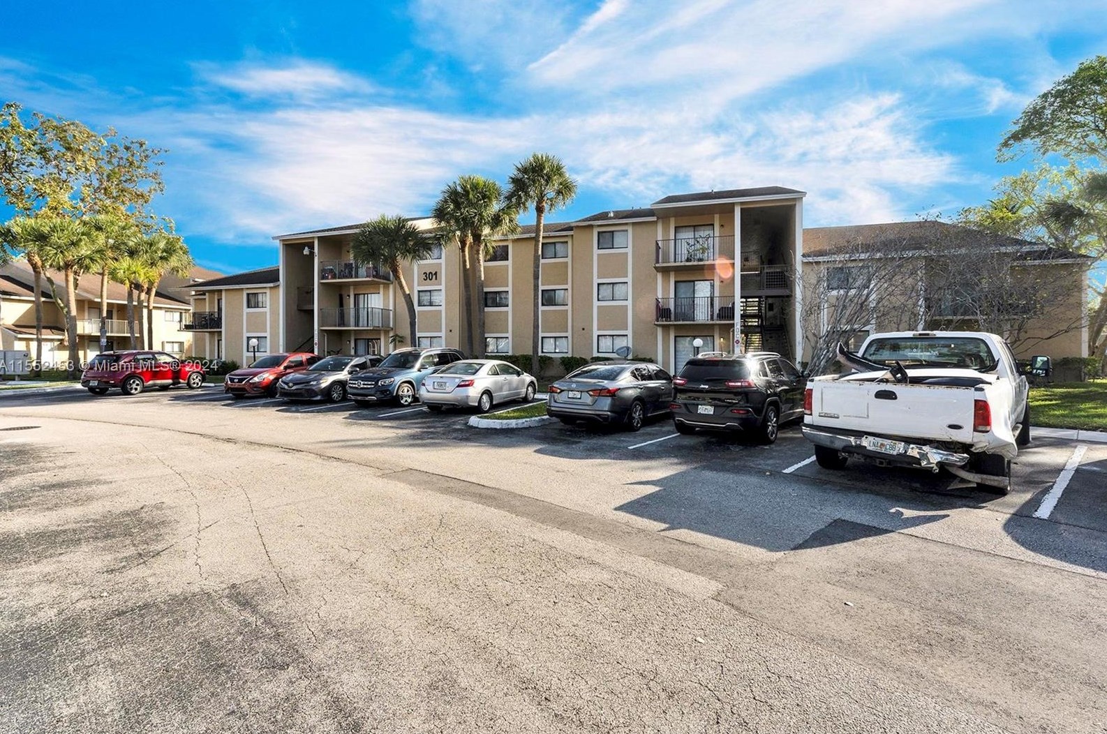 301 Palm Way #203, Hollywood, FL 33025