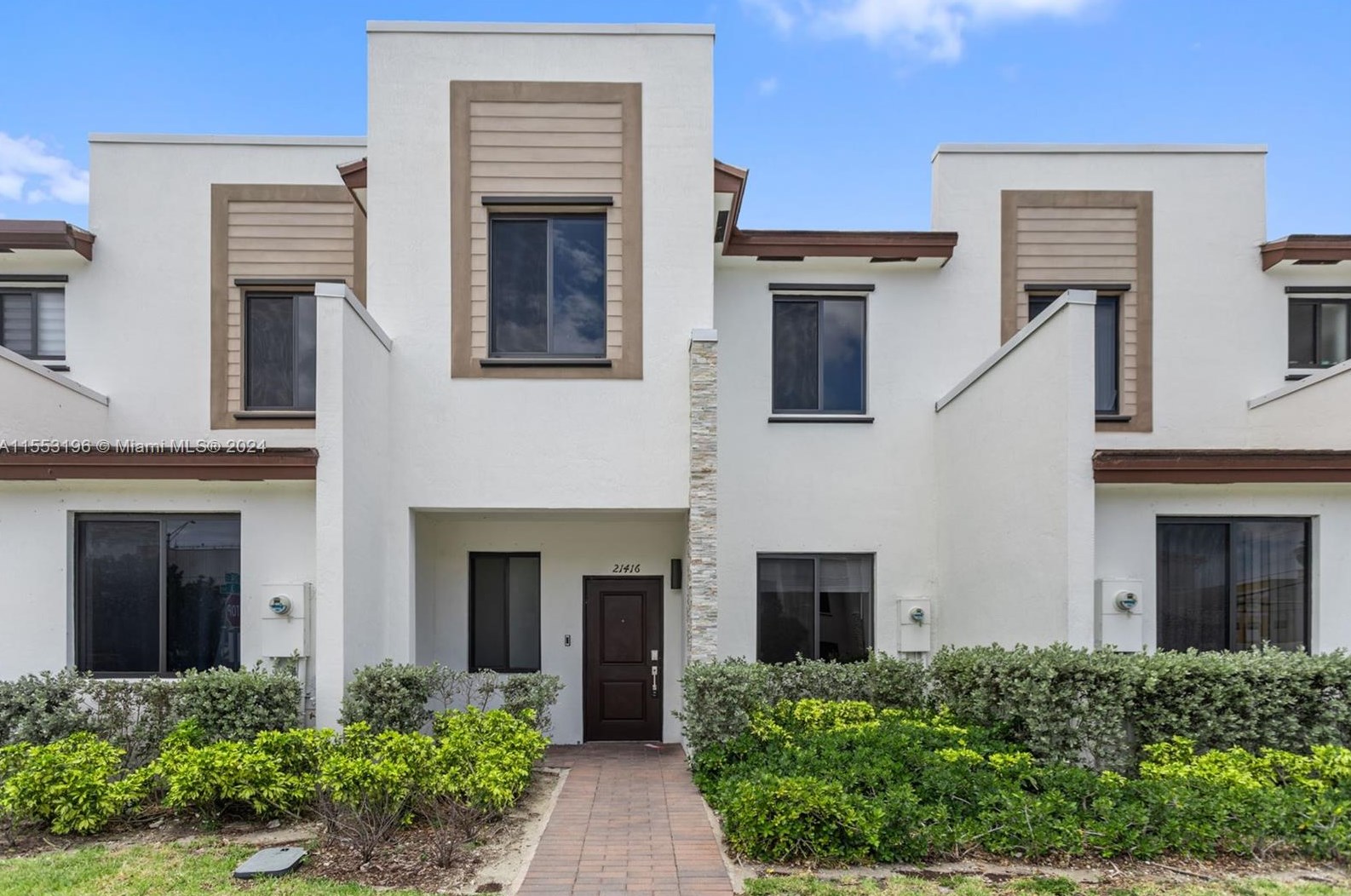21416 3rd St, Miami, FL 33179-1210
