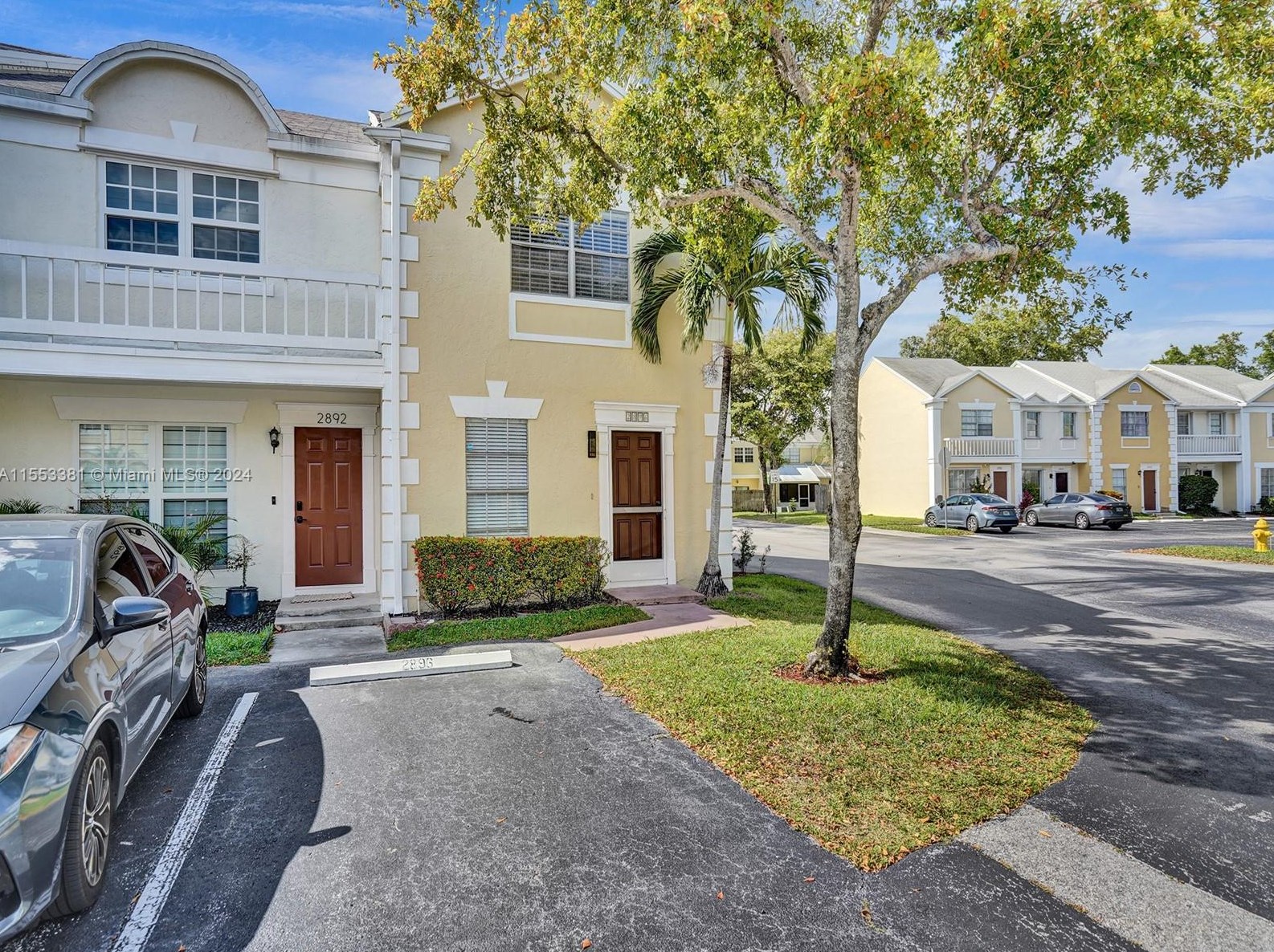 2896 Belmont Ln, Hollywood FL  33026-3779 exterior