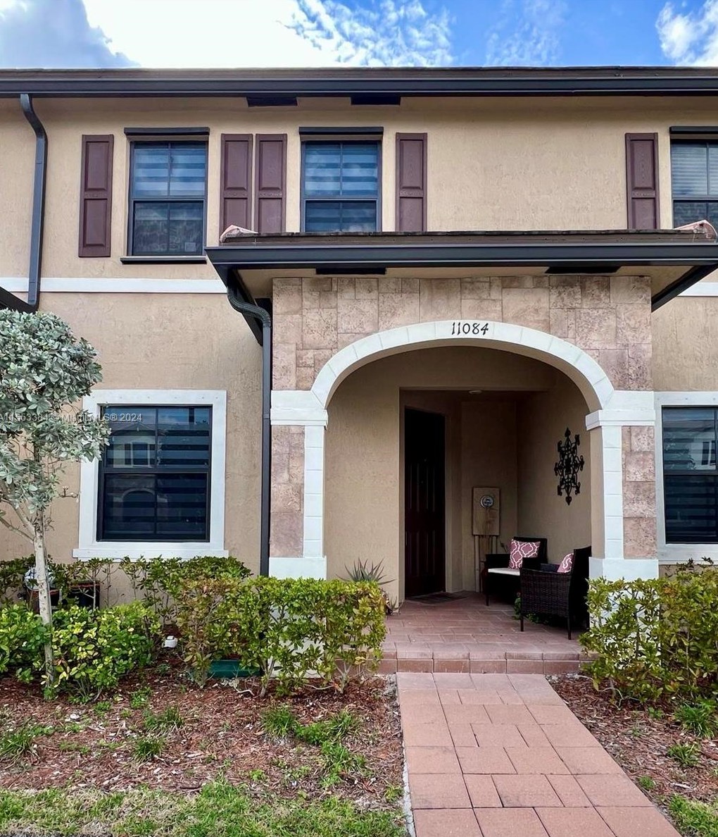 11084 W 32nd Ln, Hialeah, FL 33018