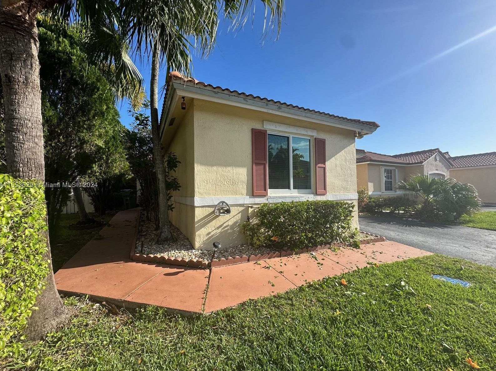 17253 6th Ct, Hollywood, FL 33029-3182